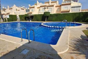 A piscina localizada em Casa Marrón, Playa Flamenca ou nos arredores