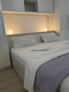 Postel nebo postele na pokoji v ubytování Kozino Apartments