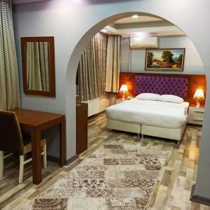 Postel nebo postele na pokoji v ubytování EYFEL HOTEL + 16 fotografií