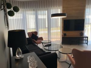 Televízia a/alebo spoločenská miestnosť v ubytovaní Lazy Deer - Apartamenty