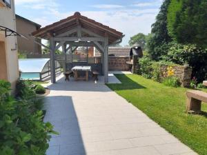Zahrada ubytování AUX 2 LACS Gîte