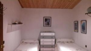 Łóżko lub łóżka w pokoju w obiekcie Casa Las Lomas