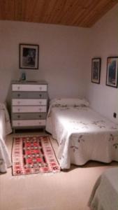 Łóżko lub łóżka w pokoju w obiekcie Casa Las Lomas
