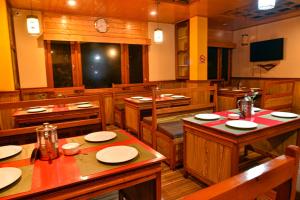 A restaurant or other place to eat at Rufina Blue Pine
