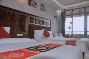 Postel nebo postele na pokoji v ubytování Sapa Hills Hotel