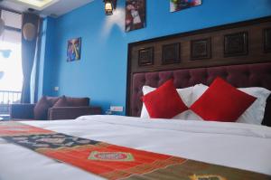 Postel nebo postele na pokoji v ubytování Sapa Hills Hotel