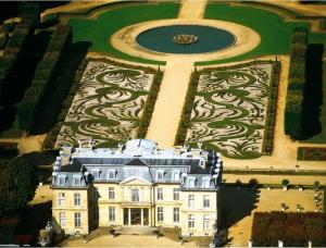 an aerial view of a mansion with a garden at L'Escapade Enchantée Paris-Disneyland in Noisy-le-Grand