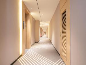 Foto sihtkohas Guangzhou asuva majutusasutuse Chaoman Hotel -Guangzhou Shijing City Plaza Xiaoping Subway Station galeriist