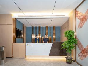 The lobby or reception area at Chaoman Hotel -Guangzhou Shijing City Plaza Xiaoping Subway Station
