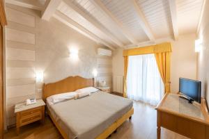 Postel nebo postele na pokoji v ubytování Hotel Pineta Campi