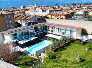 Bazén v ubytování Relais Limonaia - Suites & Garden SPA nebo v jeho okolí