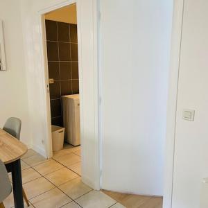 a room with a table and a door to a kitchen at FELTON - Appartement 2 pers Dinan in Dinan +22 photos