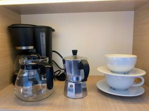 Coffee and tea making facilities at Luminoso y Elegante, piscinas y pistas de pádel