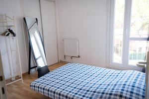 Postel nebo postele na pokoji v ubytování Spacieux T3 Proche Centre Ville - Gare à 5 minutes