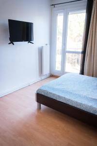 Postel nebo postele na pokoji v ubytování Spacieux T3 Proche Centre Ville - Gare à 5 minutes