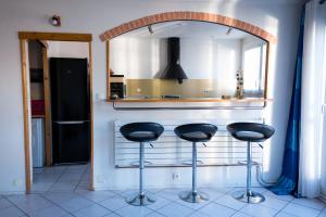 Kuchyň nebo kuchyňský kout v ubytování Spacieux T3 Proche Centre Ville - Gare à 5 minutes