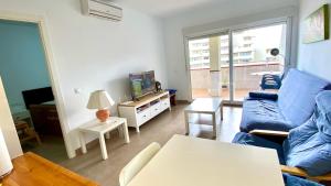 TV a/nebo společenská místnost v ubytování Benalbeach Apartamento en Resort de Benalmádena