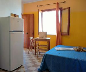 Kuchyňa alebo kuchynka v ubytovaní Testa di Monaco - Basic Beach Accommodations