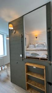 Postel nebo postele na pokoji v ubytování Le Petit Cocon par Your Sweet Loc