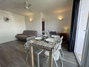 Fotografia z galérie ubytovania Appartement avec Balcon, Parking, Piscine - Proche Plage des Minimes, La Rochelle - FR-1-246-646 v destinácii La Rochelle