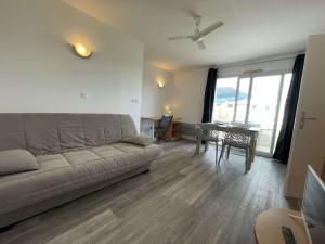 Fotografia z galérie ubytovania Appartement avec Balcon, Parking, Piscine - Proche Plage des Minimes, La Rochelle - FR-1-246-646 v destinácii La Rochelle