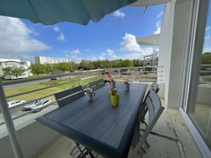 Fotografia z galérie ubytovania Appartement avec Balcon, Parking, Piscine - Proche Plage des Minimes, La Rochelle - FR-1-246-646 v destinácii La Rochelle