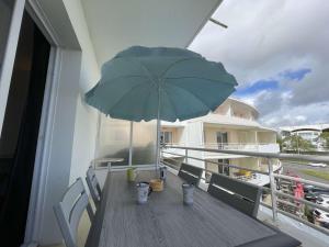 Fotografia z galérie ubytovania Appartement avec Balcon, Parking, Piscine - Proche Plage des Minimes, La Rochelle - FR-1-246-646 v destinácii La Rochelle
