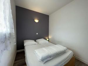 Fotografia z galérie ubytovania Appartement avec Balcon, Parking, Piscine - Proche Plage des Minimes, La Rochelle - FR-1-246-646 v destinácii La Rochelle
