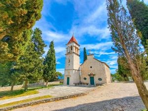 a church with a clock tower on top of it at Apartment Renata in Sutivan