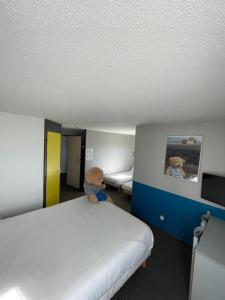 Postel nebo postele na pokoji v ubytování NESTOR HOTEL GAP et Restaurant