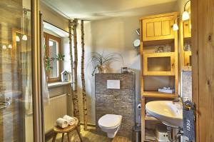 Koupelna v ubytování Bio-Ferienhof Höfler + 49 fotografií