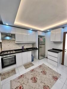 Kuchyň nebo kuchyňský kout v ubytování LOFT WITH SEA VIEW IN ISTANBUL