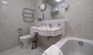 Um banheiro em Best Western Vilnius