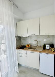 A kitchen or kitchenette at Bella House Nikiti