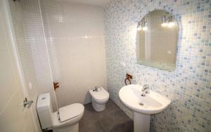 Kúpeľňa v ubytovaní Arenas 65 PLANTA BAJA Urbanizacion familiar Albert Villas