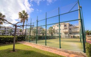 Tenis alebo squash v ubytovaní Arenas 65 PLANTA BAJA Urbanizacion familiar Albert Villas alebo jeho okolí