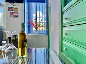 Foto dalla galleria di Seafront - Harbour view , Pitini 2 a Sými