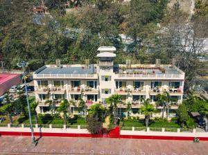 an aerial view of a large white building at Yog Niketan By Sanskriti in Rishīkesh