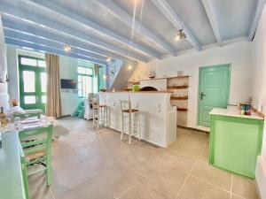 Foto dalla galleria di Seafront - Harbour view , Pitini 1 a Sými