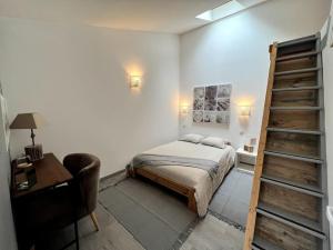 Postel nebo postele na pokoji v ubytování L'escale avec jardin - Coeur de ville