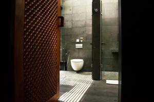 Ein Badezimmer in der Unterkunft Javana Royal Villas