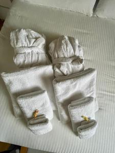 a group of towels on top of a bed at Mansarda Relax Wellness Gym & Spa in Taormina