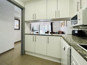 Kuchyň nebo kuchyňský kout v ubytování Brisa CostaBravaSi