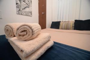 En eller flere senger på et rom på Apartmani Čarolija