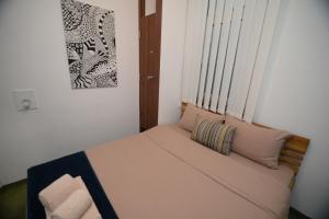En eller flere senger på et rom på Apartmani Čarolija