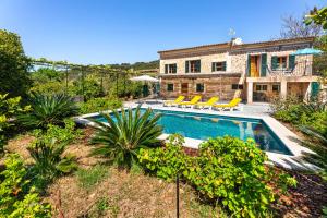 a house with a swimming pool in a yard at Villa Florida in Fornalutx