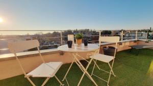 Balkon lub taras w obiekcie Le SMART - Parking - Terrasse - Wifi - Mulhouse - Relax BNB