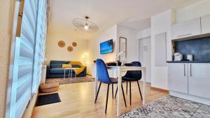 Telewizja i/lub zestaw kina domowego w obiekcie Le SMART - Parking - Terrasse - Wifi - Mulhouse - Relax BNB