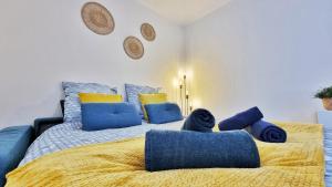 Łóżko lub łóżka w pokoju w obiekcie Le SMART - Parking - Terrasse - Wifi - Mulhouse - Relax BNB