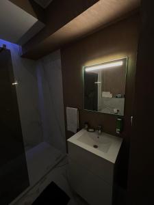 a bathroom with a sink and a mirror at CSO Luxury Residence in Mamaia